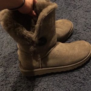 Used size 7 grey uggs